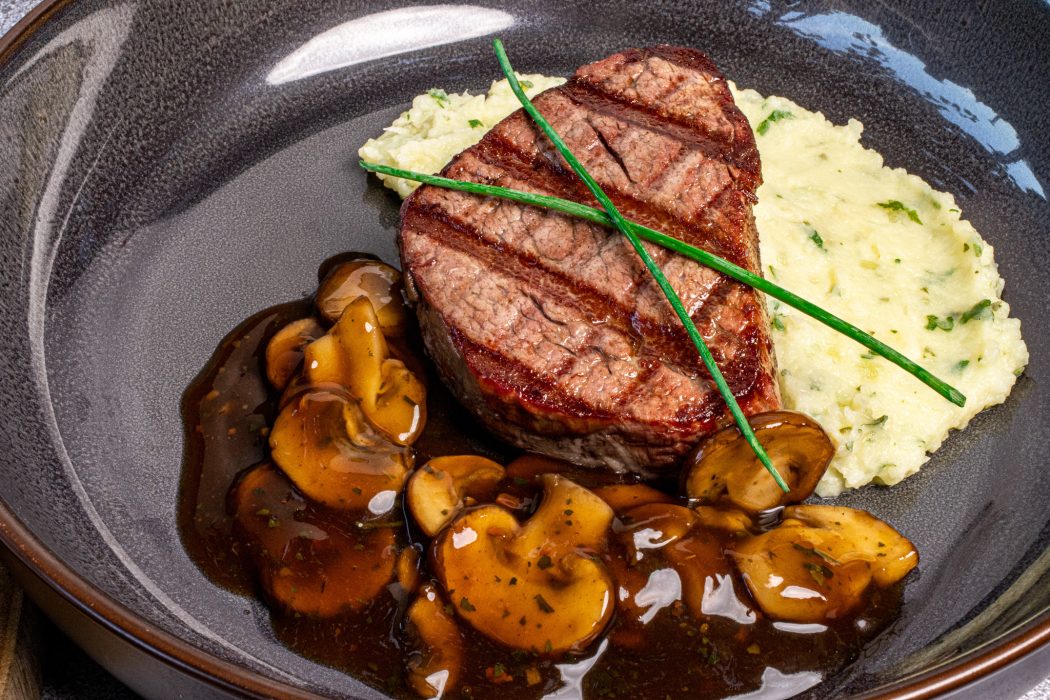 Wagyu-ossenhaas-a5-met-pastinaak-puree