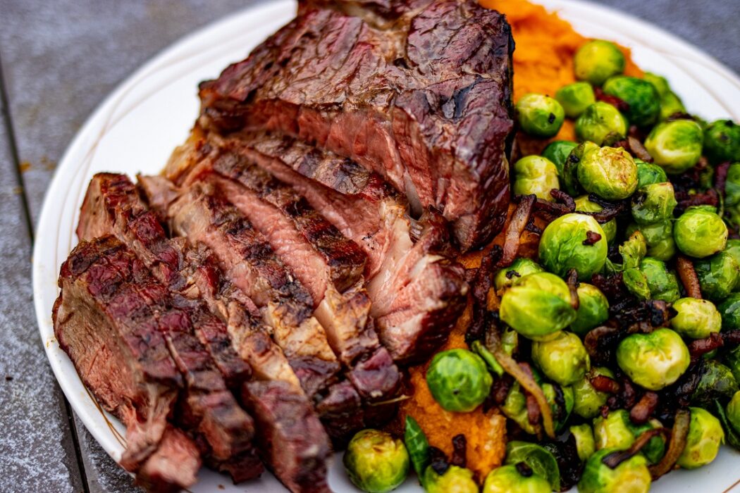 tomahawk steak met spruitjes