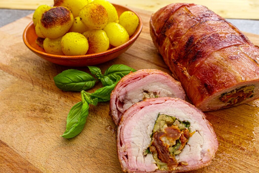 gevulde varkenshaas in bacon