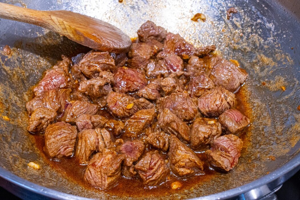 ossenhaas puntjes wokken