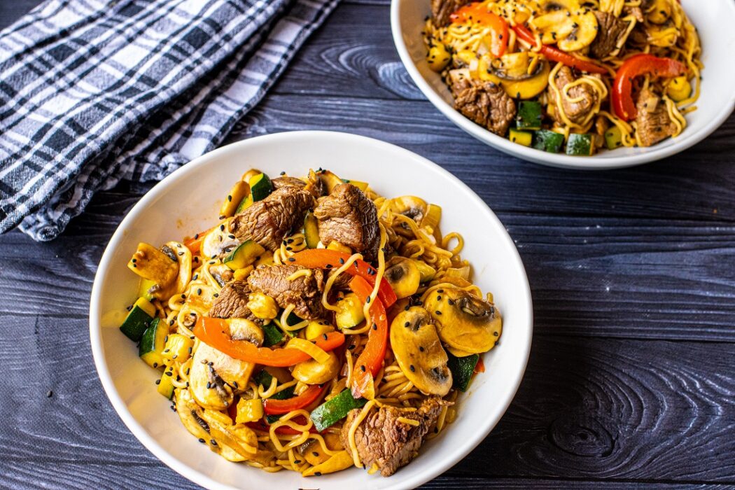 woknoedels met ossenhaas puntjes