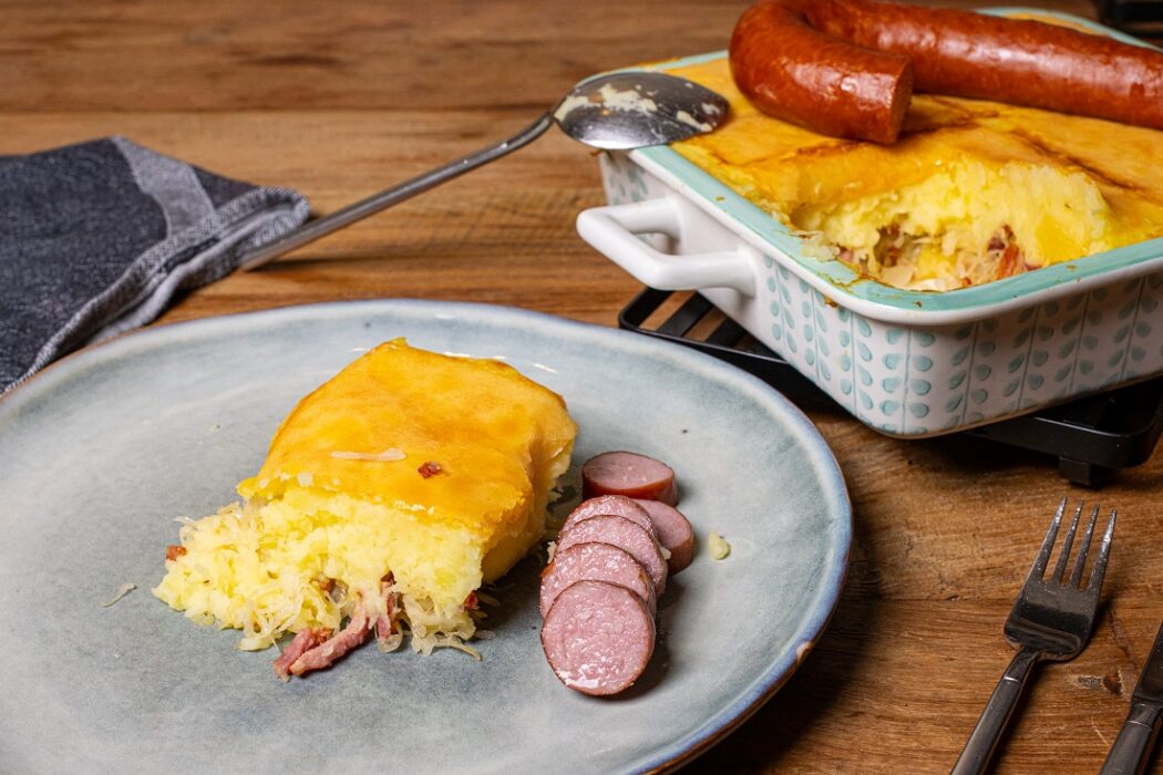 Zuurkoolschotel met rookworst